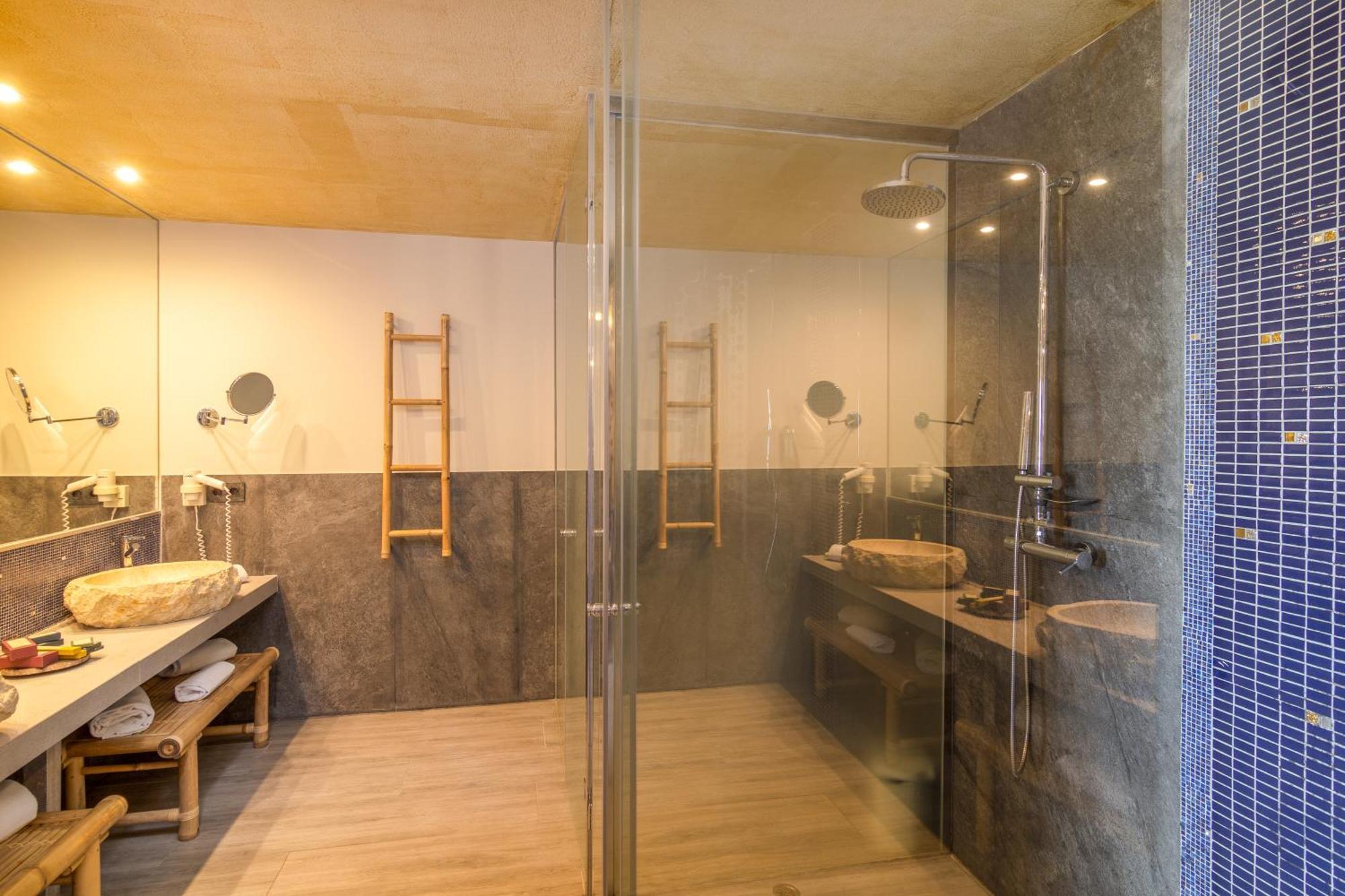 Lances By Qhotels